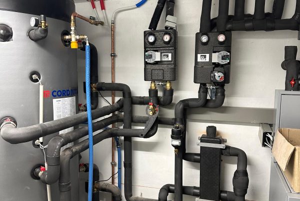 Installatie cv haard hoxter in combinatie met hygiënebuffer voor sanitair en verwarming