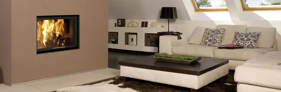 Inbouwhaard in een lichte woonkamer