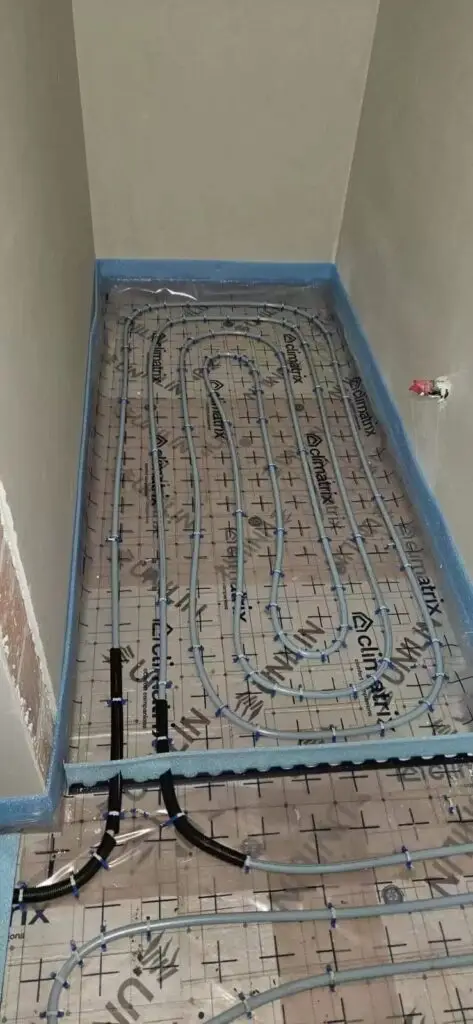 Vloerverwarmingsleidingen langs de muur, project Vloerverwarming Laurijssen