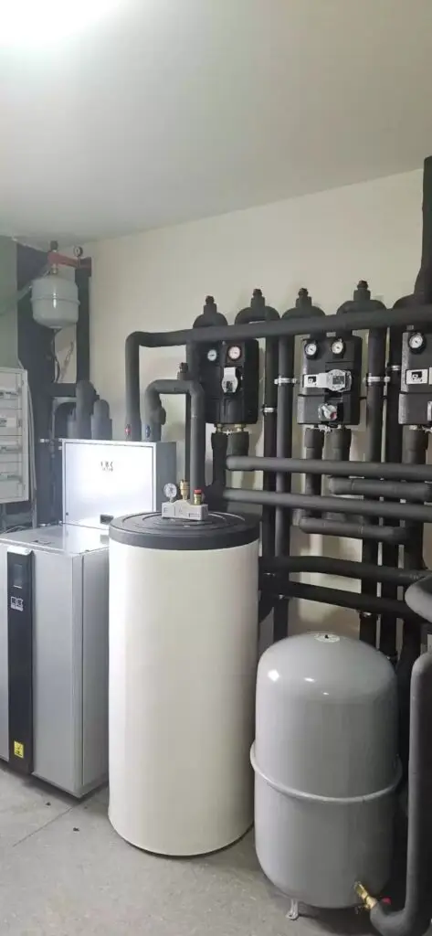 Warmtepomp met boiler en buffervat, project Warmtepomp met grondboring