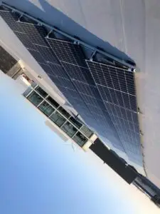 Zonnepanelen langs de gevel, realisatie Aqua & Fire