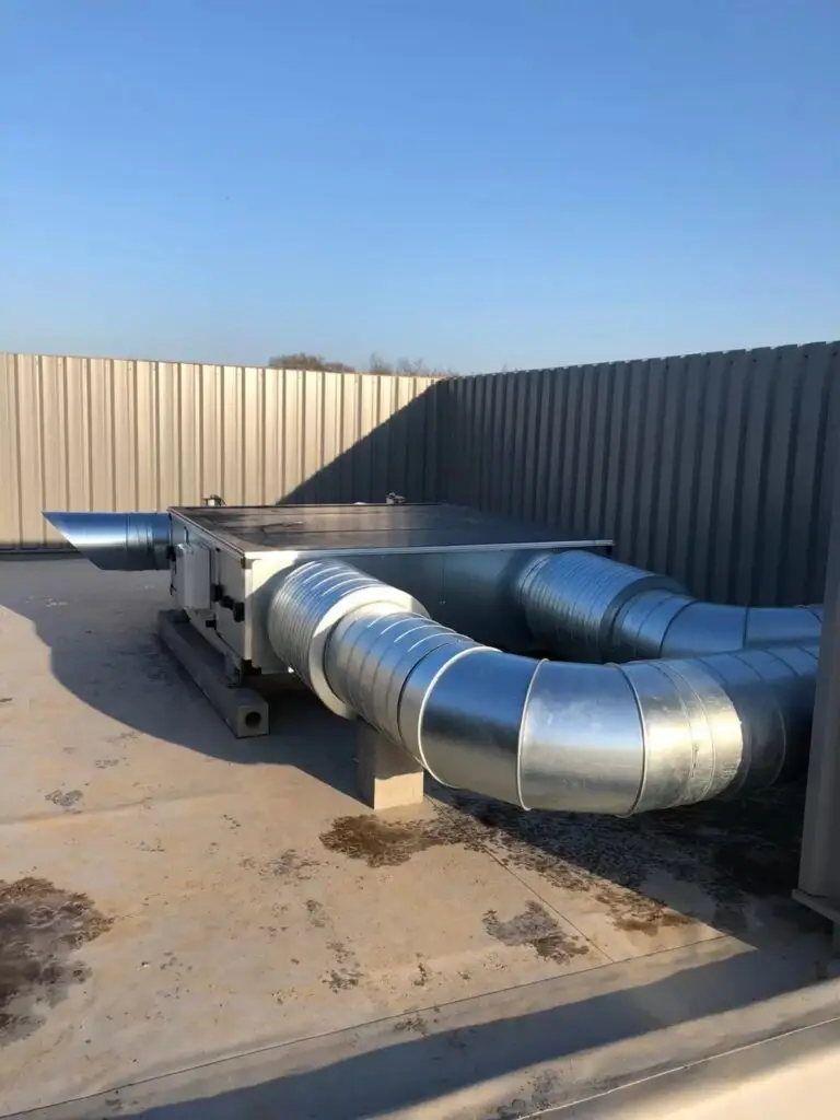 Ventilatiekanalen op het platte dak, realisatie Aqua & Fire