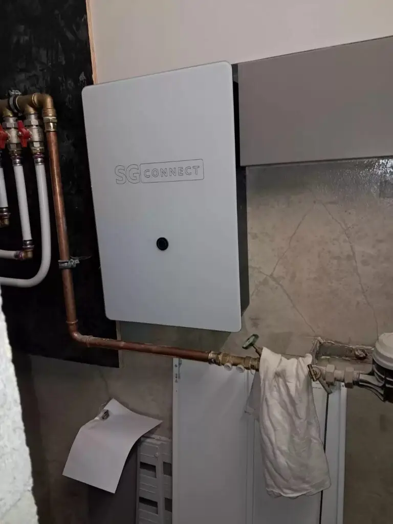 Omvormer in de technische ruimte, project Installatie Sonnenkraft zonnepanelen