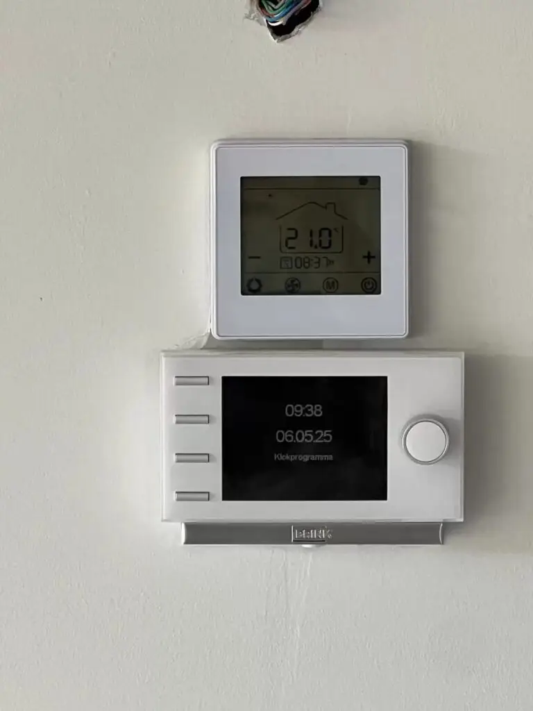 Bedieningspaneel van het systeem aan de muur, project Ventilatiesysteem Cairox