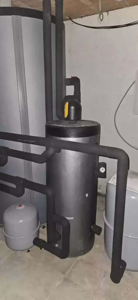 Boiler met geïsoleerde leidingen, project Isolatiewerken Beersel