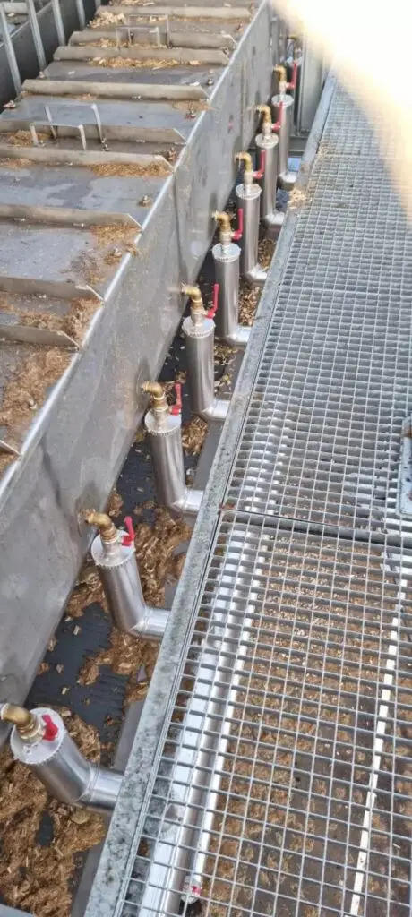 Stalen leidingen op een rooster, project Installatie 5″, 3″ en 2″ stalen buizen