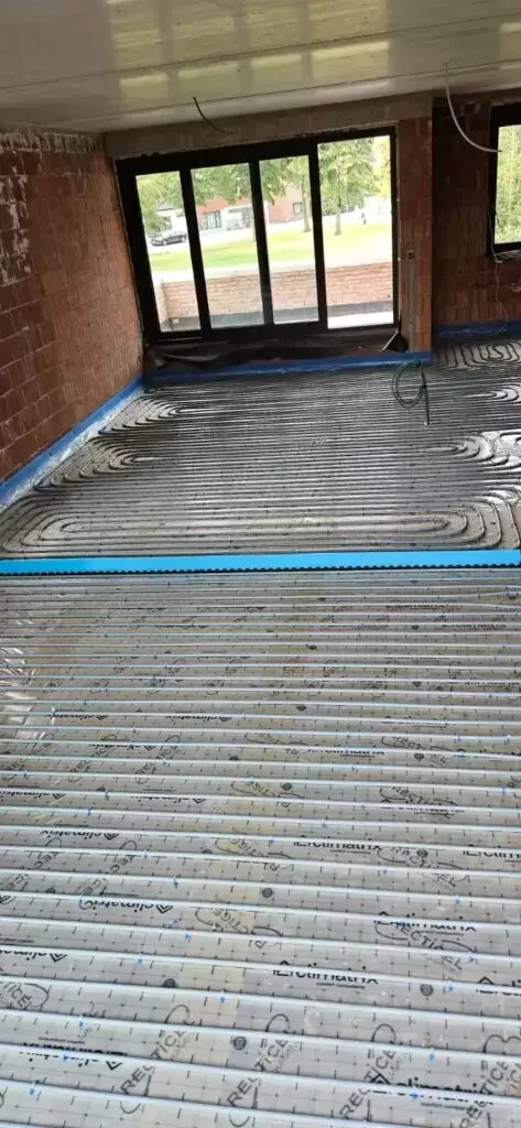Vloerverwarming gelegd in een kamer, project Vloerverwarming Duplex Laurijssen Retie