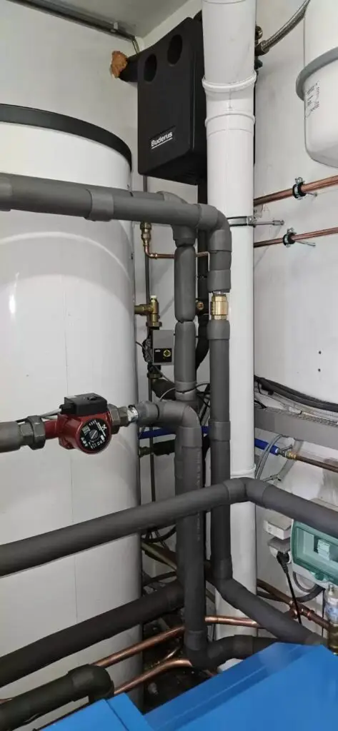 Boiler met aansluitingen, project Installatie St-Katelijne-Waver