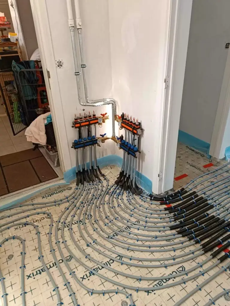 Collector met vloerverwarmingsleidingen, project Vloerverwarming Kasterlee