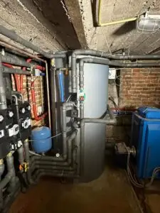 Hygiënebuffer van 800 liter in de kelder, project Bufferinstallatie hygiëne pro clea 800 liter