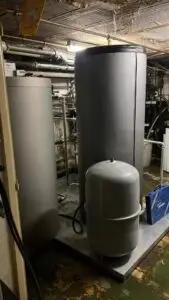 Buffervat met expansievat, project Brunner CV-haard in combinatie met thermische zonne-energie