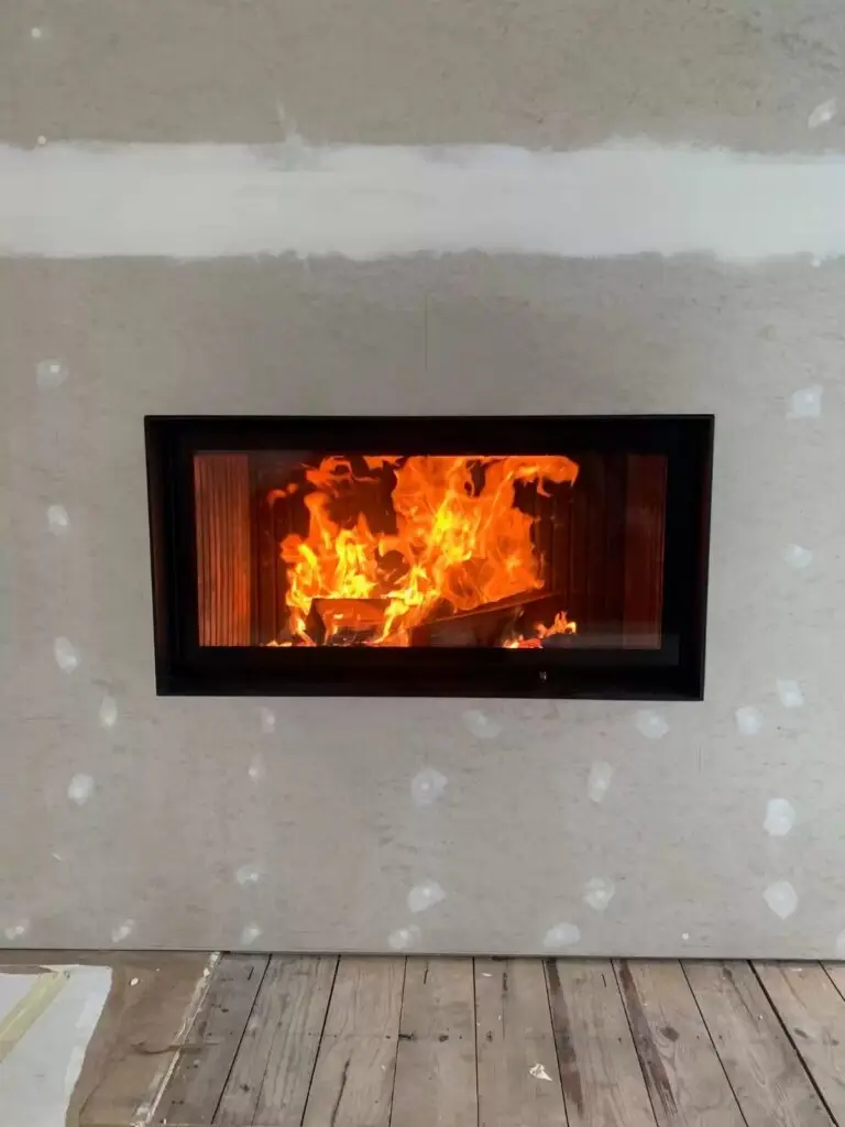 Hoxter CV-haard met brandend vuur, realisatie Aqua & Fire