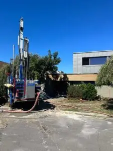 Boorinstallatie voor de grondboring, project Warmtepomp met boring Remko