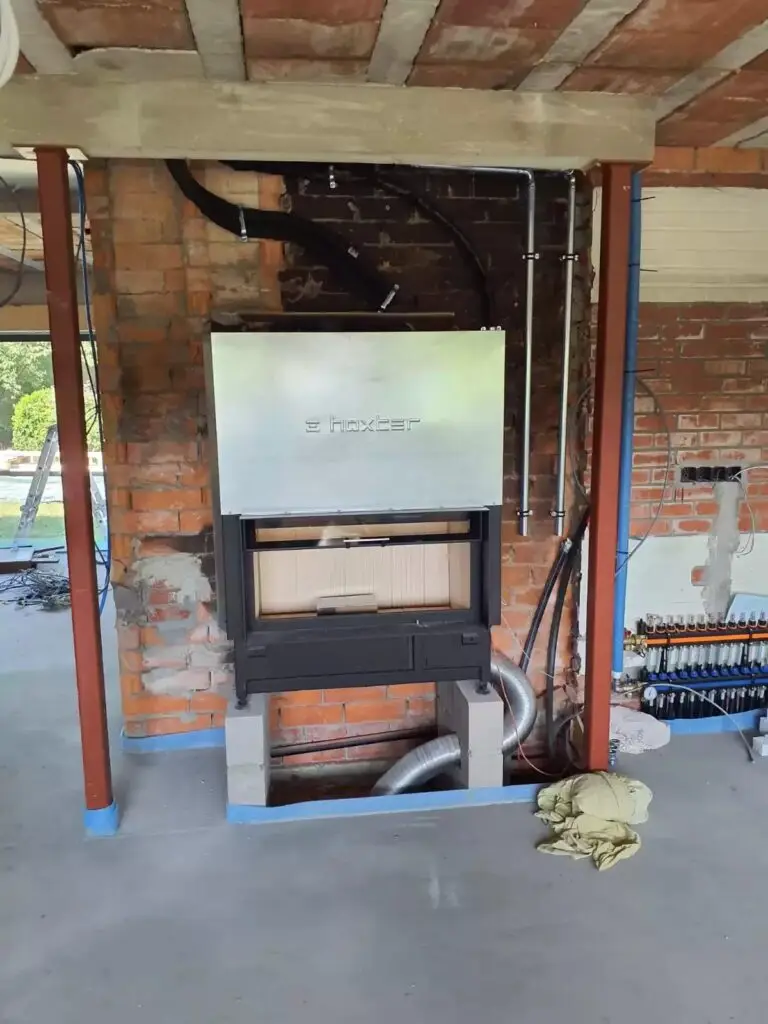 Aansluitingen van de boring in de ruwbouw, project Warmtepomp met boring Remko