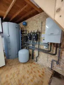 Buffer en pompgroepen in de technische ruimte, project Bufferinstallatie Sonnenkraft Hybride