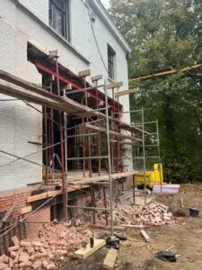Gevel in verbouwing met stellingen, project Verbouwing Lichtaart