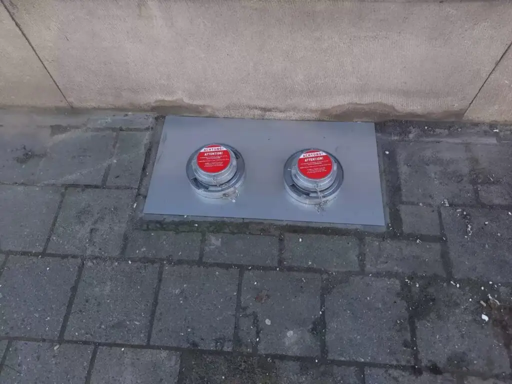Vulaansluitingen voor pellets in de grond, realisatie Aqua & Fire