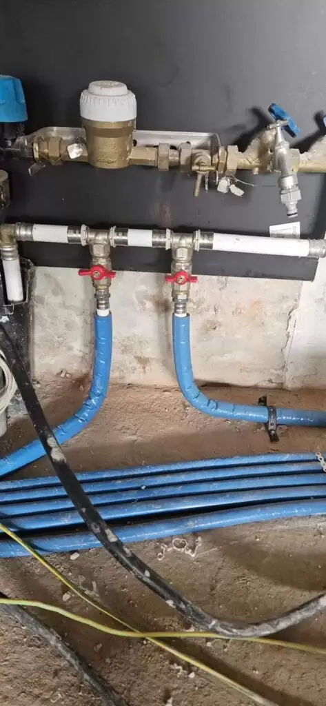 Collector met aangesloten leidingen, realisatie Aqua & Fire