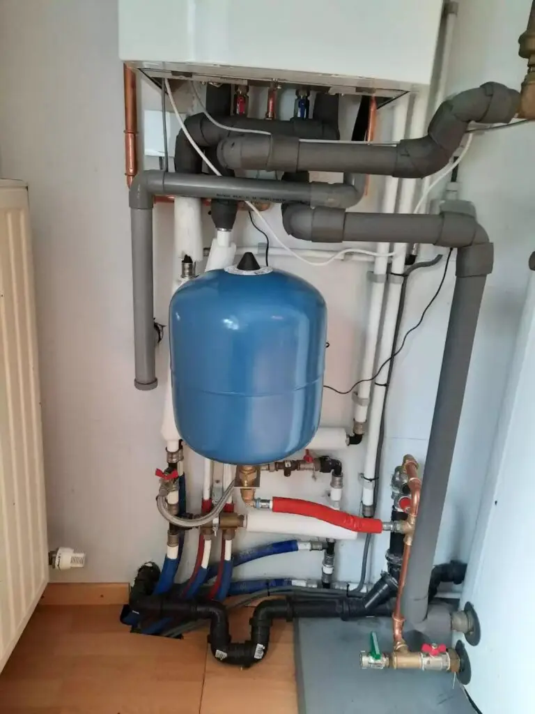 Nieuwe gasketel met expansievat, realisatie Aqua & Fire
