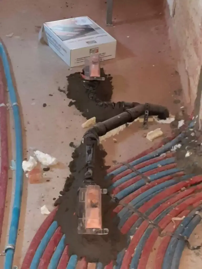 Leidingen en vloerverwarming in de chape, project Installatie kapel Turnhout