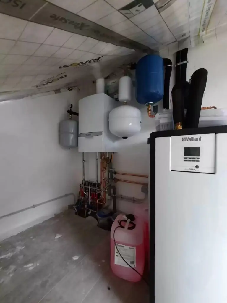 Ketel met zonneboiler in de technische ruimte, realisatie Aqua & Fire