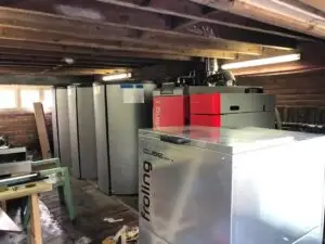 Fröling-pelletketels en buffervaten in de stookruimte, realisatie Aqua & Fire
