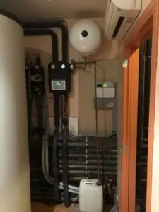 Zwembadtechniek in een technische berging, realisatie Aqua & Fire