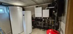 Technische ruimte met boilers en geïsoleerde leidingen, project Isolatiewerken Wessels